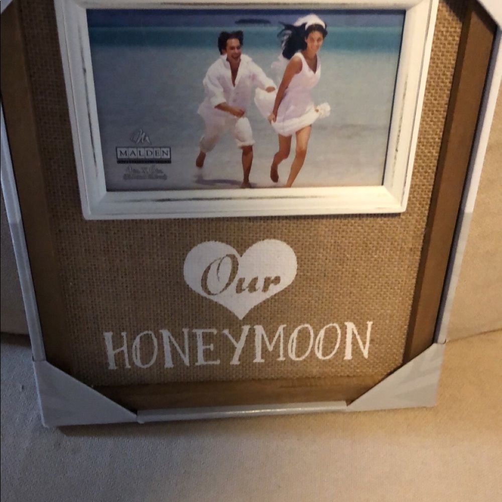Beach’s honeymoon picture frame